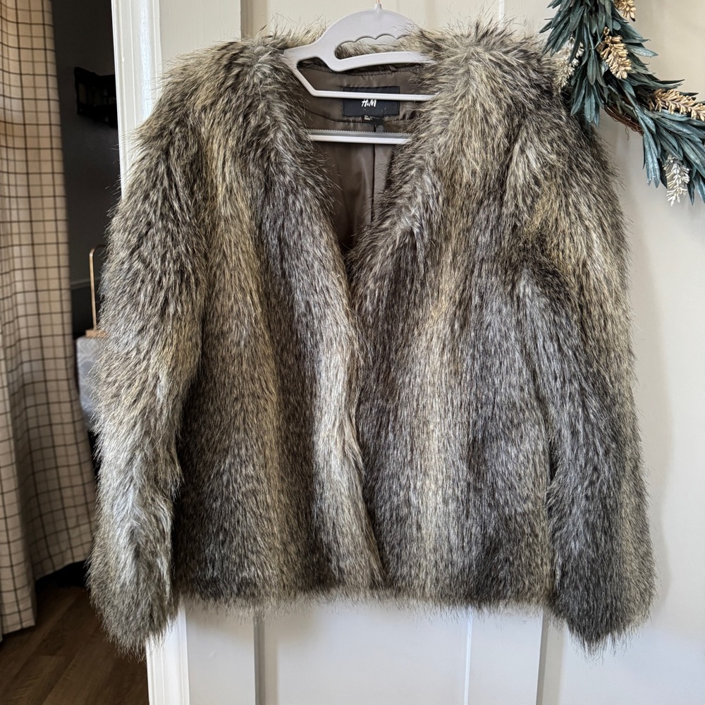 H&M faux fur coat/ jacket size 6